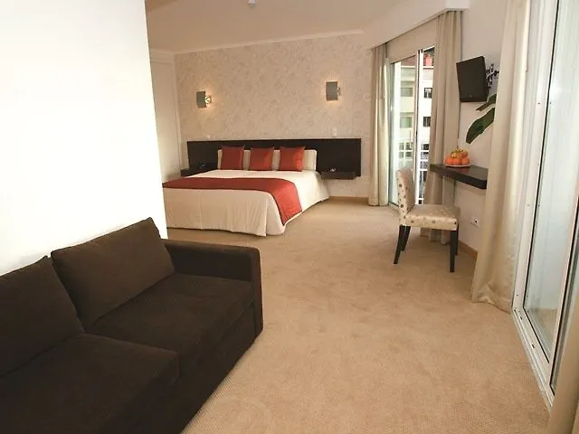 White Waters Hotel Machico  3*, Machico (Madeira)